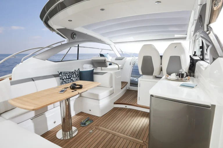 Princess V40 Exterior