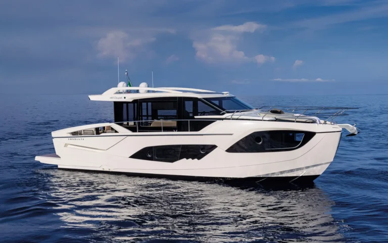 Absolute 48 Coupe Exterior