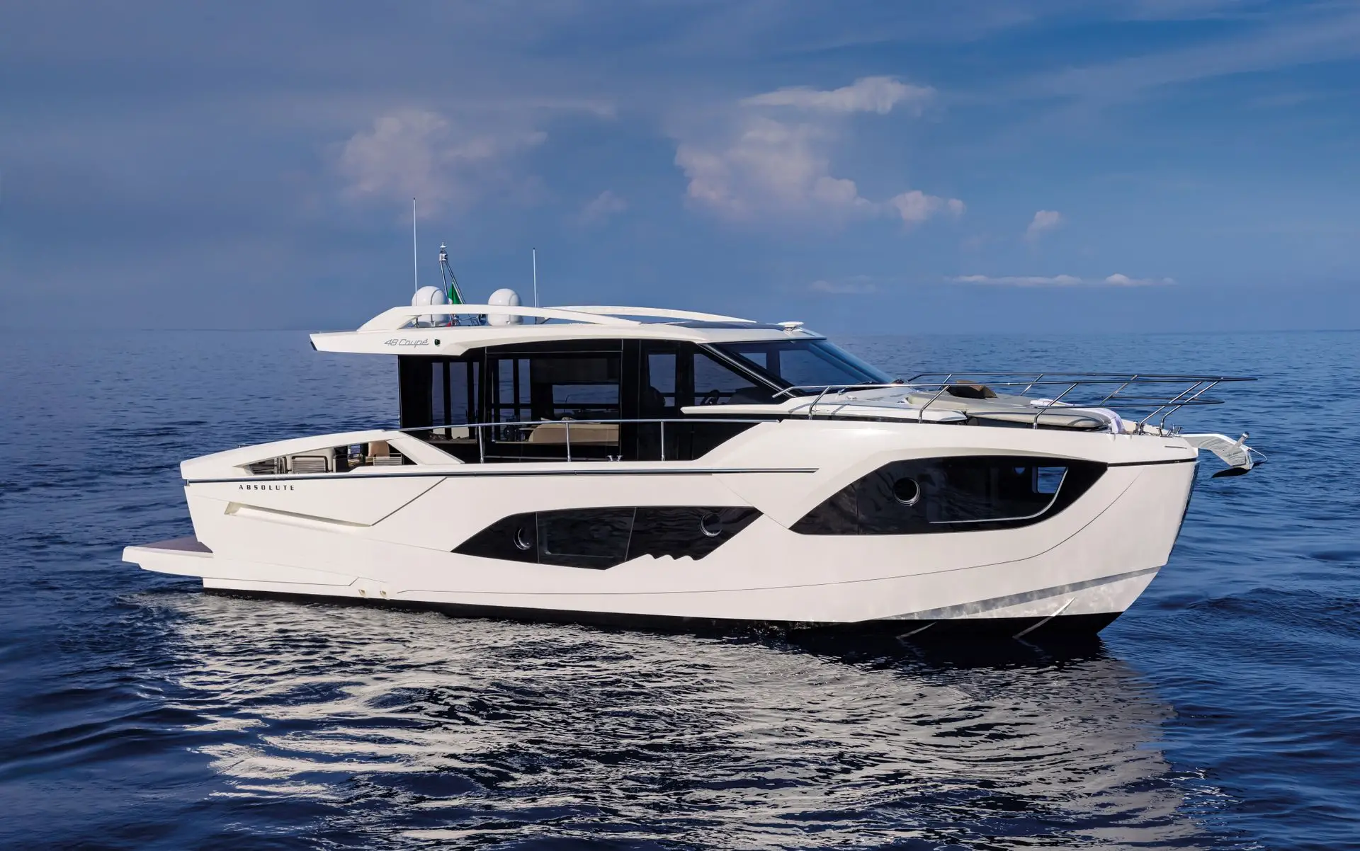 Absolute 48 Coupe Exterior