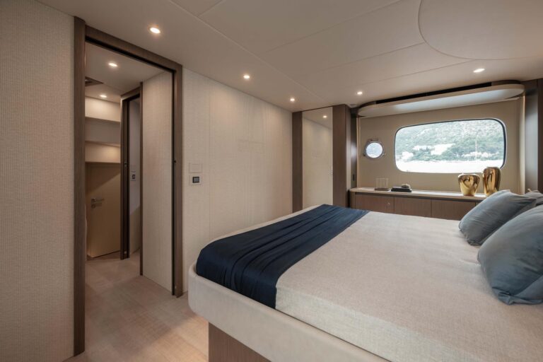 absolute navetta 58 vip cabin window and porthole