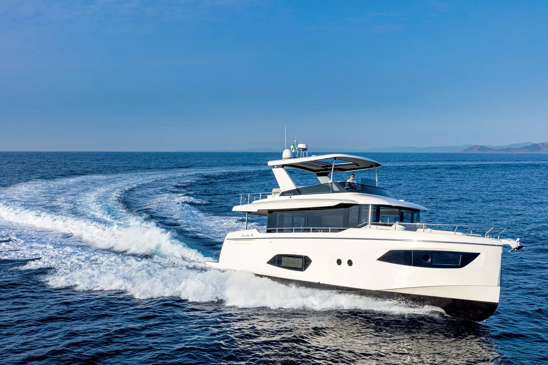Absolute Navetta 52 Exterior