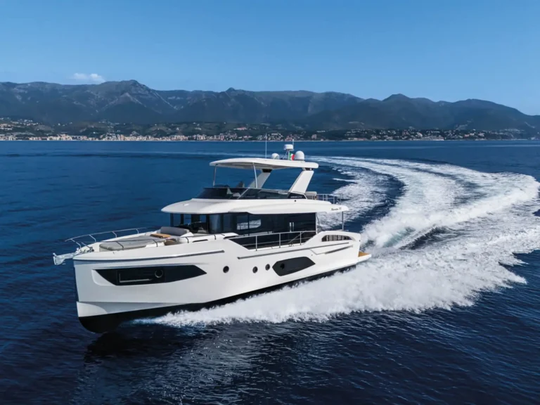 Absolute Navetta 53 Exterior
