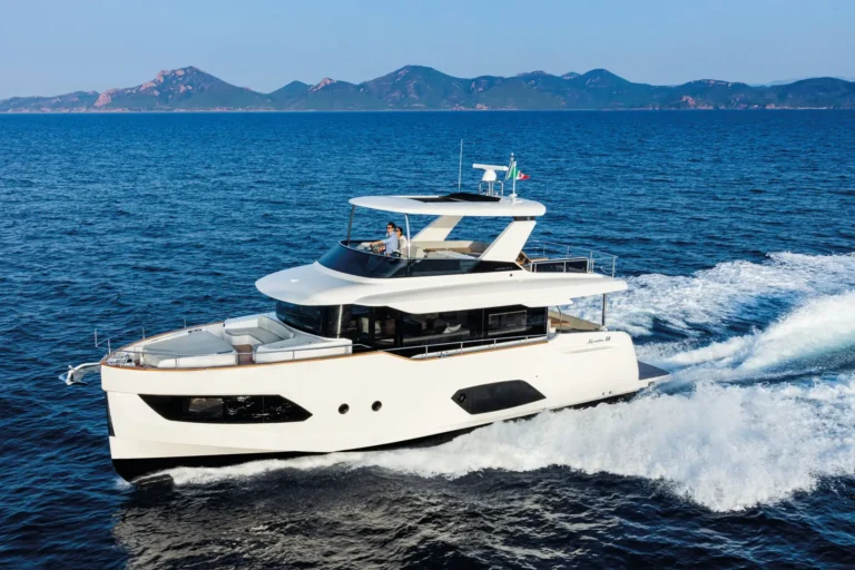 Absolute Navetta 58 Exterior