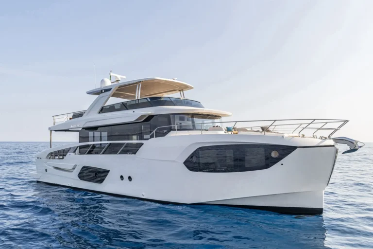 Absolute Navetta 70 Exterior