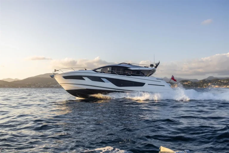 Sunseeker 65 Sport Yacht Exterior