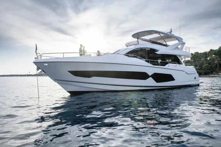 Sunseeker 76 Yacht Exterior