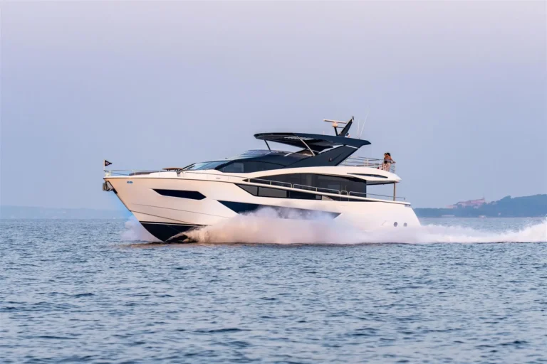Sunseeker 88 Yacht Exterior