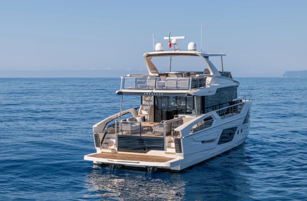 absolute navetta 62 motor boat award