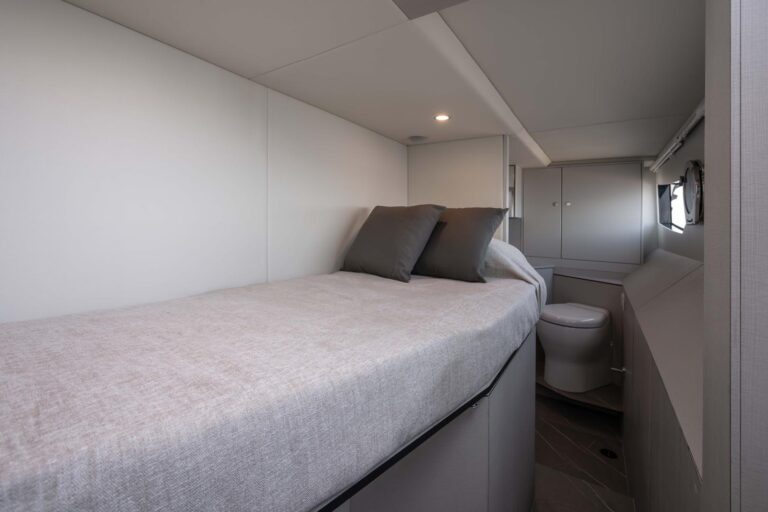 crews quarters on absolute navetta 50