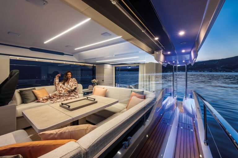 wide side decks with overhang protection on navetta 50