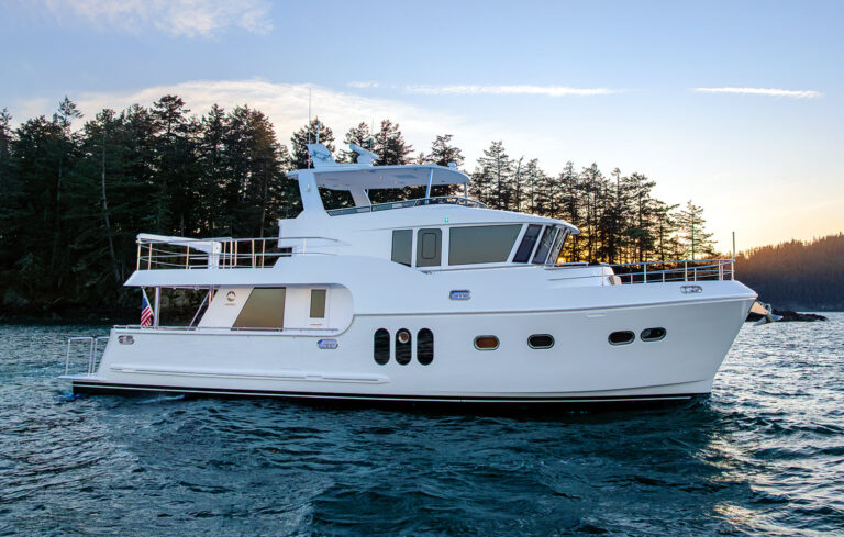Expedition Yacht