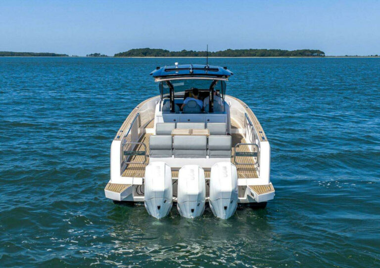 Walkaround Boats