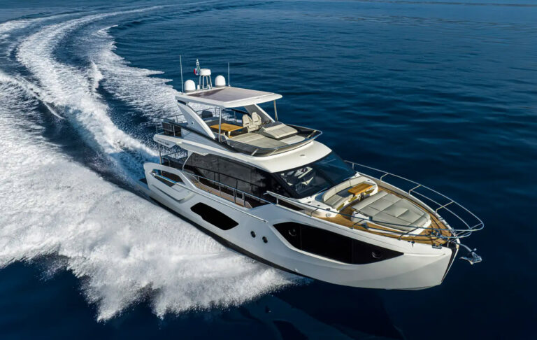 Mini Yachts