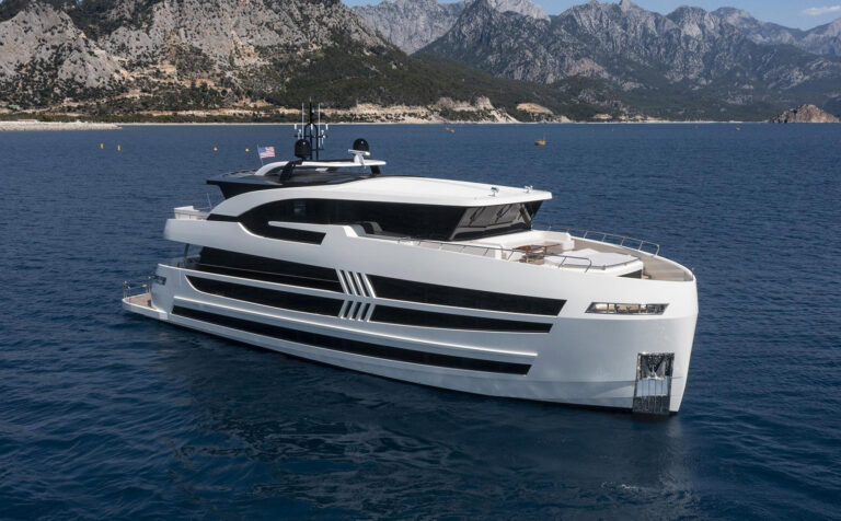 Lazzara Yachts